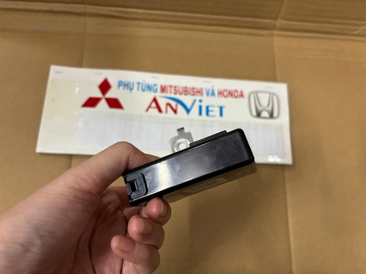 Hộp điều khiển điện HỆ THỐNG CHUYỂN ĐỔI THÔNG TIN GATEWAY xe Mitsubishi Triton