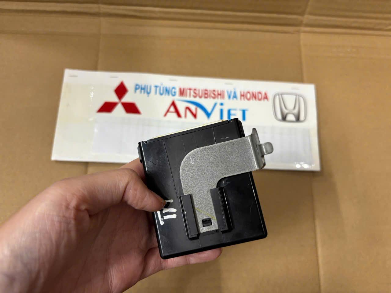 Hộp điều khiển điện HỆ THỐNG CHUYỂN ĐỔI THÔNG TIN GATEWAY xe Mitsubishi Triton