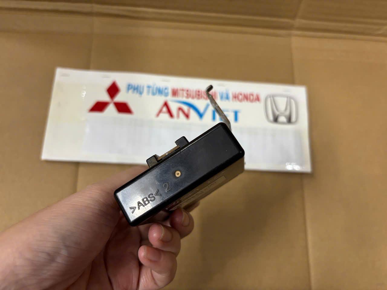 Hộp điều khiển điện HỆ THỐNG CHUYỂN ĐỔI THÔNG TIN GATEWAY xe Mitsubishi Triton