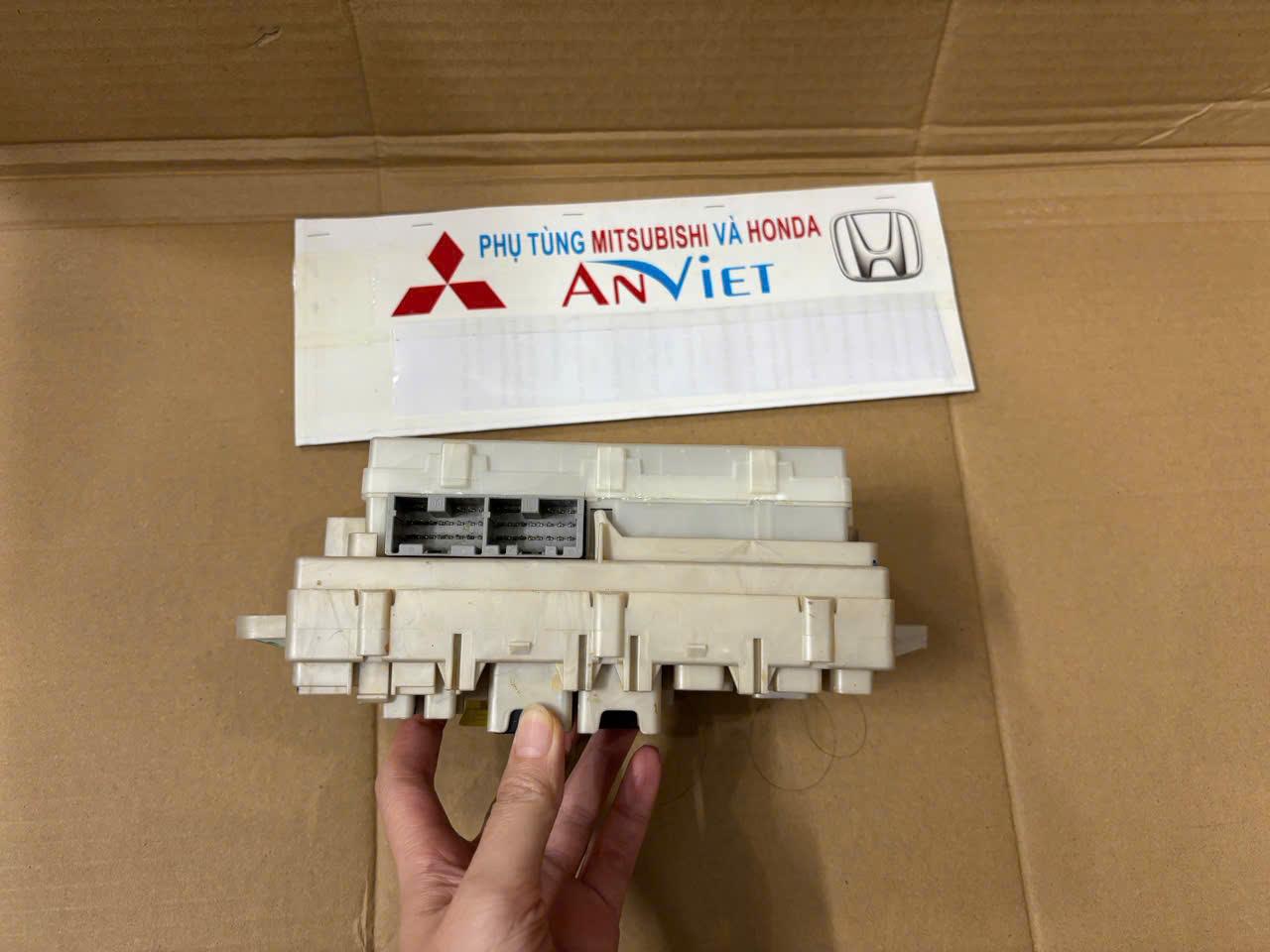 Hộp etacs - điều khiển đèn, thời gian, âm báo xe Mitsubishi Triton 2019-2024