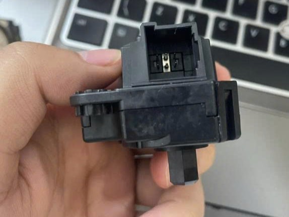 Mô tơ điều khiển chỉnh gió quạt điều hòa trong táp lô Mitsubishi Triton 2015-2025  7820A921 TLCSA512T014 HAD-36014-A 0403166A 