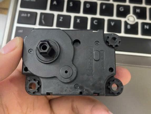 Mô tơ điều khiển chỉnh gió quạt điều hòa trong táp lô Mitsubishi Triton 2015-2025  7820A921 TLCSA512T014 HAD-36014-A 0403166A 