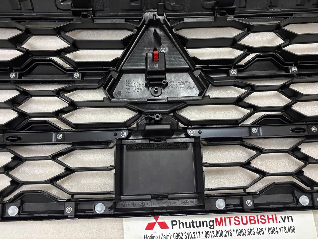 Mặt ca lăng xe Mitsubishi Triton 2025-2026