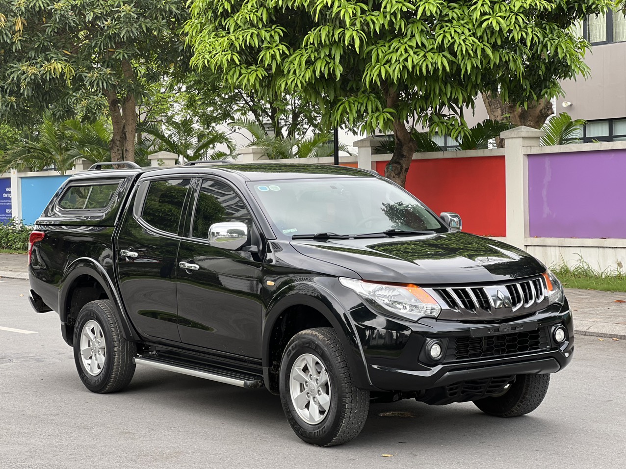Đèn pha xe Mitsubishi Triton 2015-2018 Mý vàng