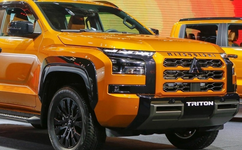 Đèn pha LED xe Mitsubishi Triton 2024 - 2025