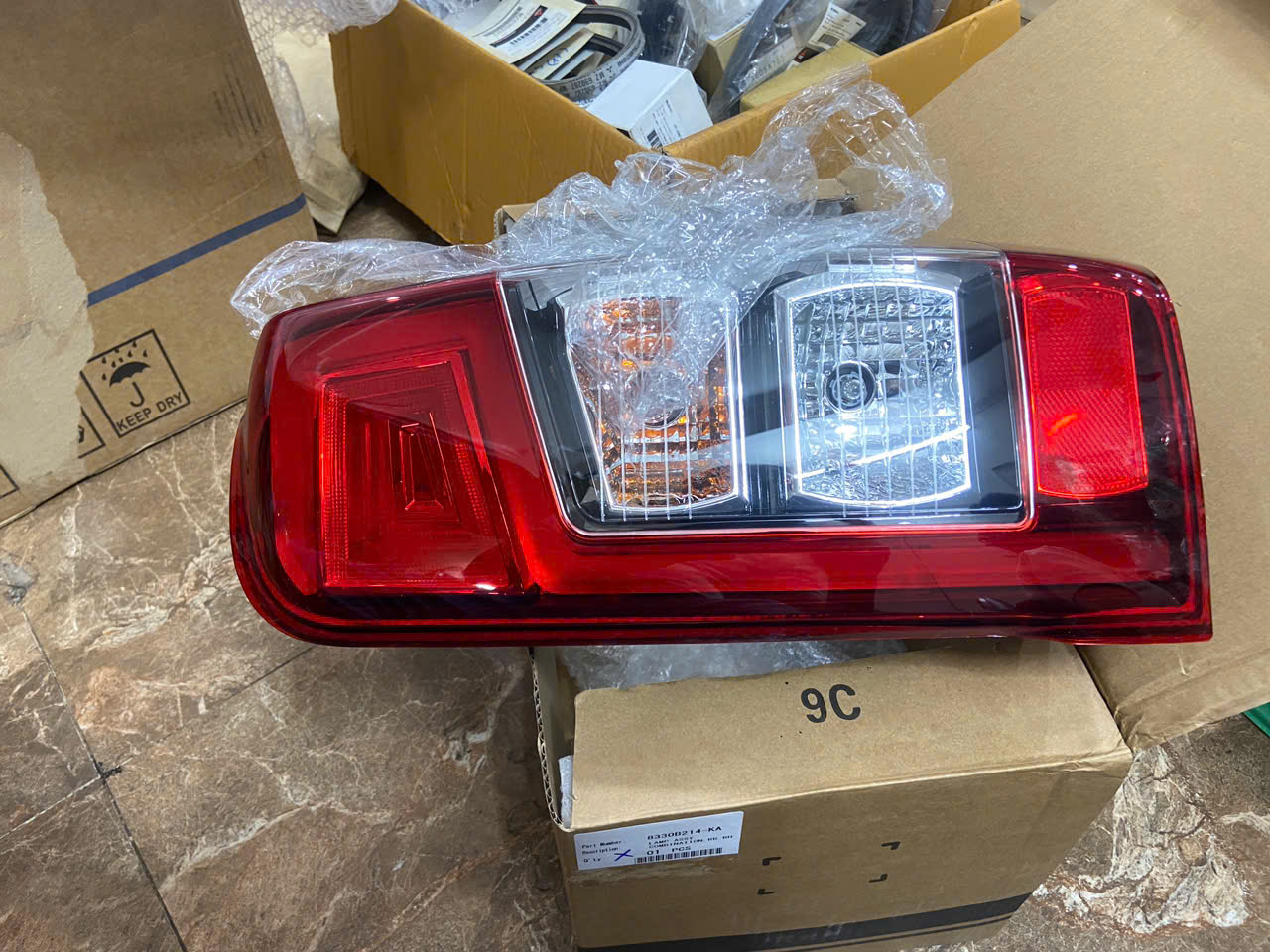 Thanh Lý Đèn hậu xe Mitsubishi Triton 2019-2024 vế RH
