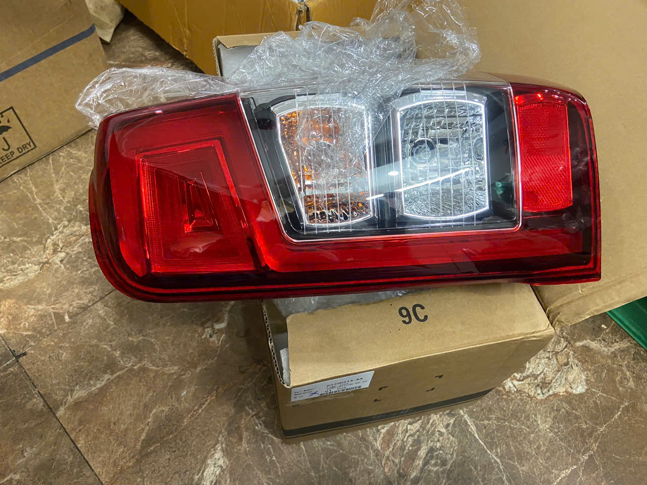 Thanh Lý Đèn hậu xe Mitsubishi Triton 2019-2024 vế RH