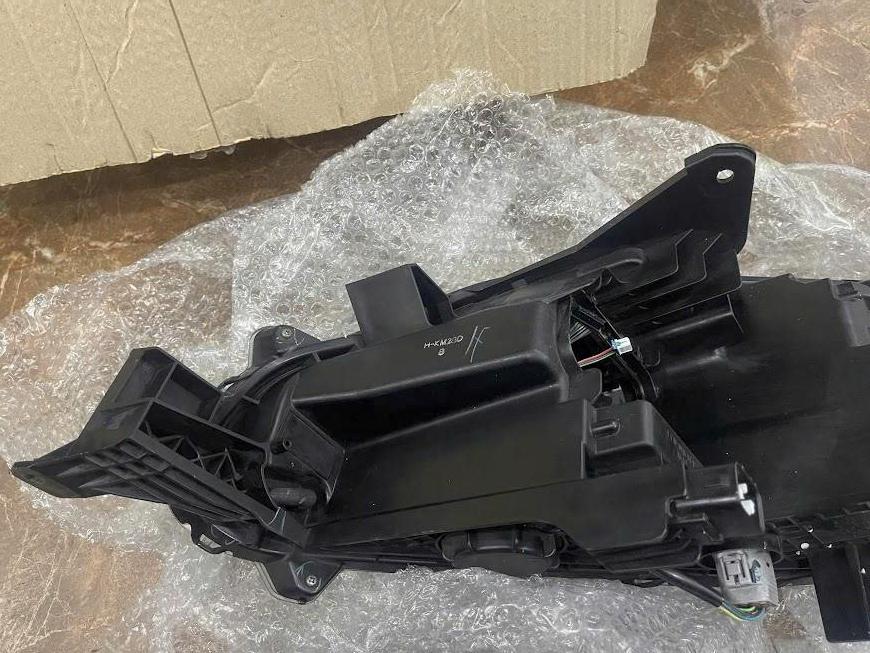 Đèn pha trái, phải xe Mitsubishi Triton 2019 - 2023 hàng bãi