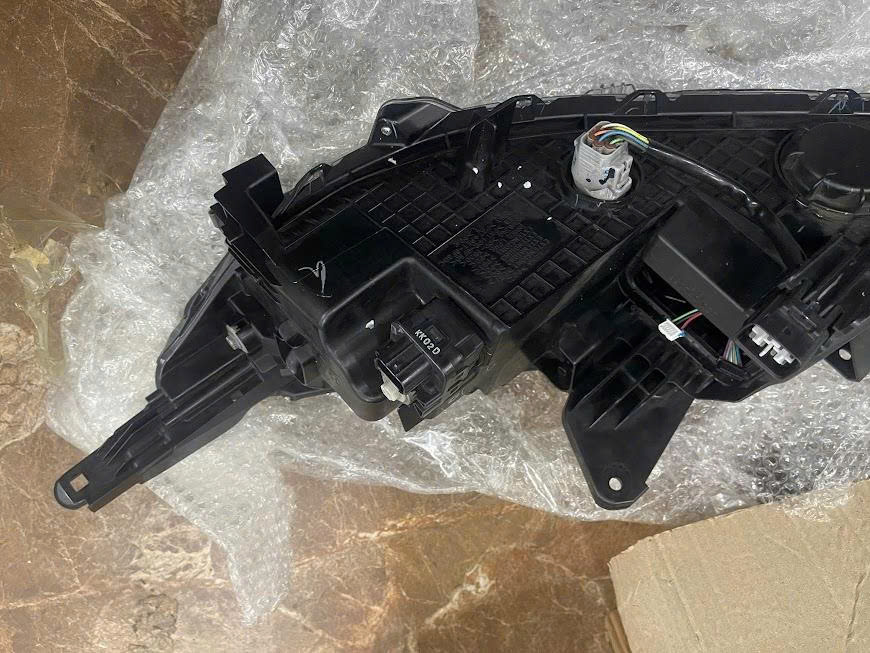 Đèn pha trái, phải xe Mitsubishi Triton 2019 - 2023 hàng bãi