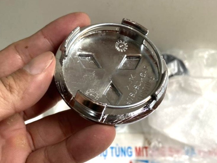 Nắp chụp moay ơ, Nắp chụp La Zăng xe Mitsubishi Triton 2024-2027 4252A020