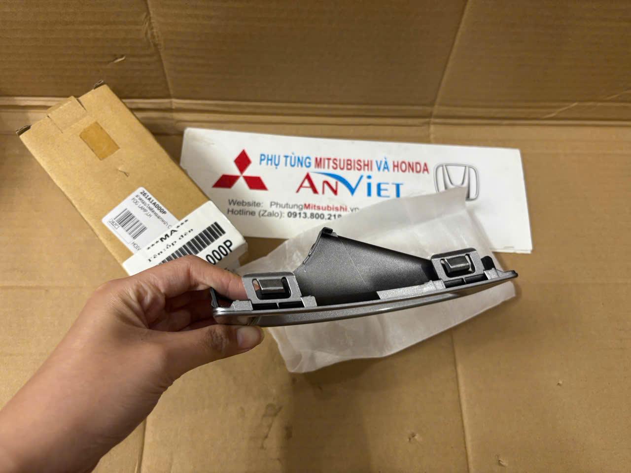 Ốp đèn gầm, Ốp đèn sương mù xe Mitsubishi Triton 2024-2025 bản Premium