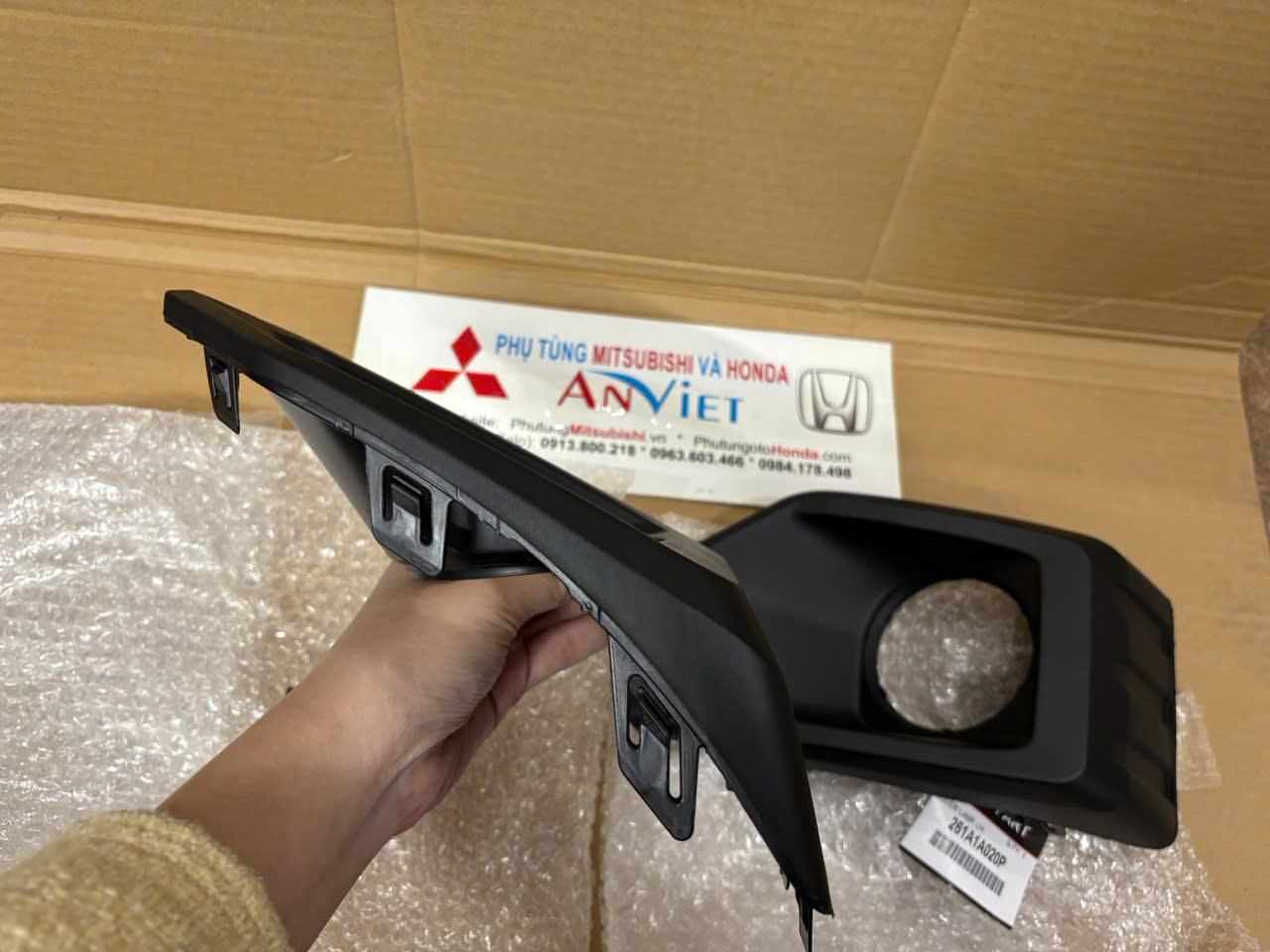 Ốp đèn gầm, Ốp đèn sương mù xe Mitsubishi Triton 2024-2025 bản GLX