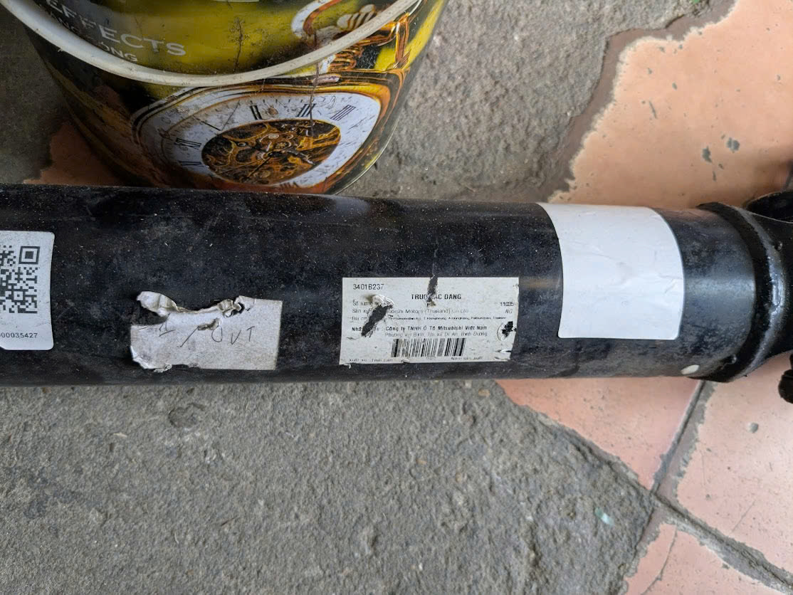 Trục các đăng cầu sau Mitsubishi Triton