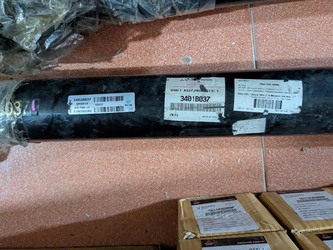 Trục các đăng cầu sau xe Mitsubishi Triton