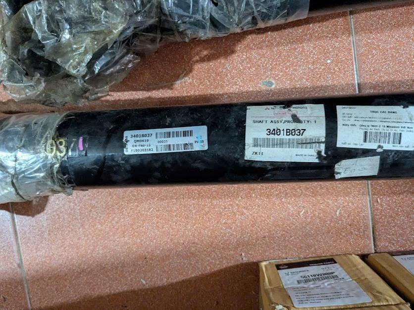 Trục các đăng cầu sau xe Mitsubishi Triton