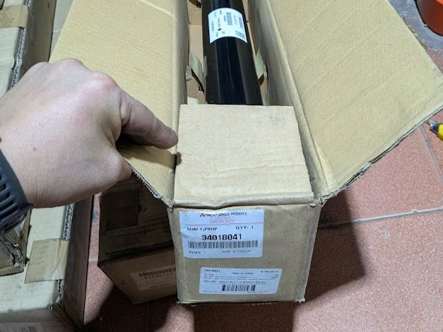 Trục các đăng cầu trước Mitsubishi Triton