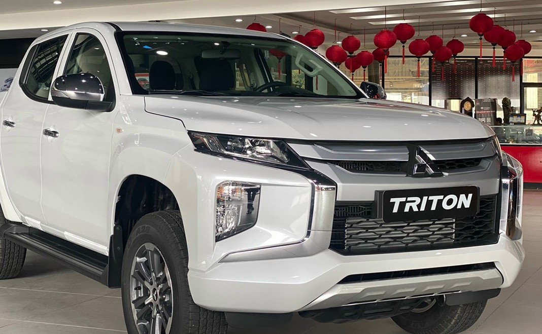 Đèn pha xe Mitsubishi Triton 2019–2024 Halogen