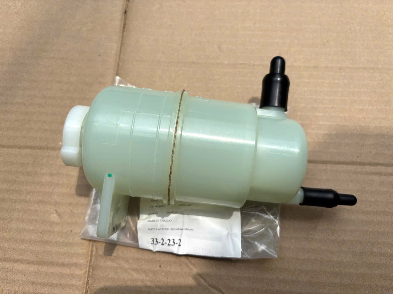 Bình dầu trợ lực lái xe Mitsubishi Triton 2024-2027 MR995028