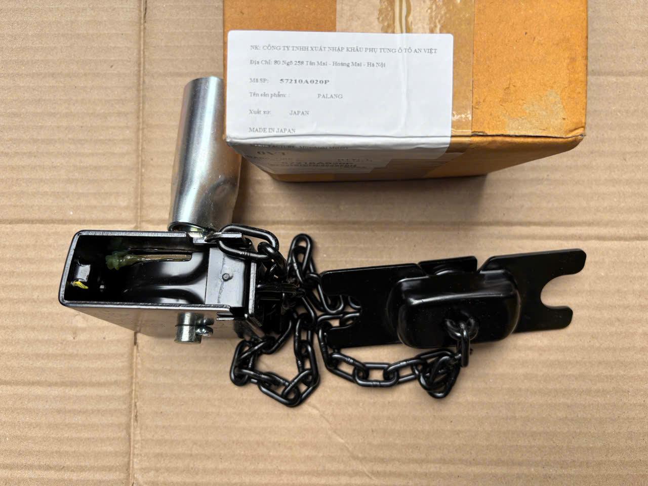 Bộ Pa lăng xích tời lốp dự phòng Mitsubishi Triton 2024-2027 62040A050P