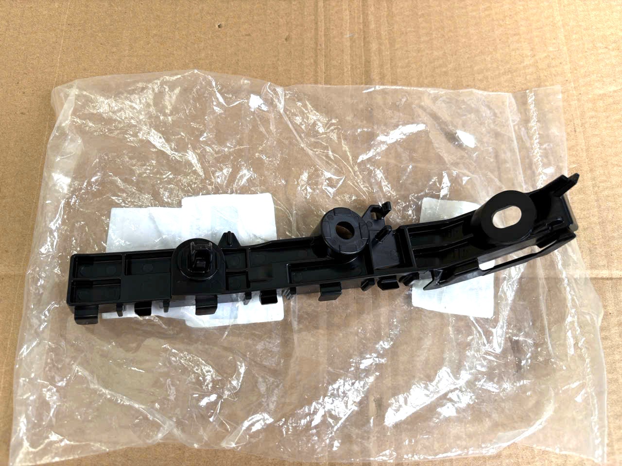 Cá cài cản trước, ba đờ sốc trước Mitsubishi Triton 2024-2027 62222A000P 62223A000P