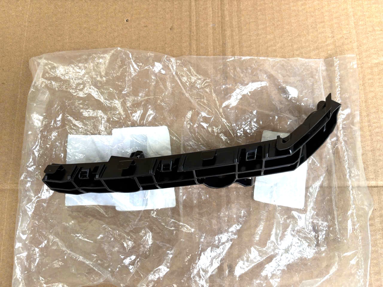 Cá cài cản trước, ba đờ sốc trước Mitsubishi Triton 2024-2027 62222A000P 62223A000P