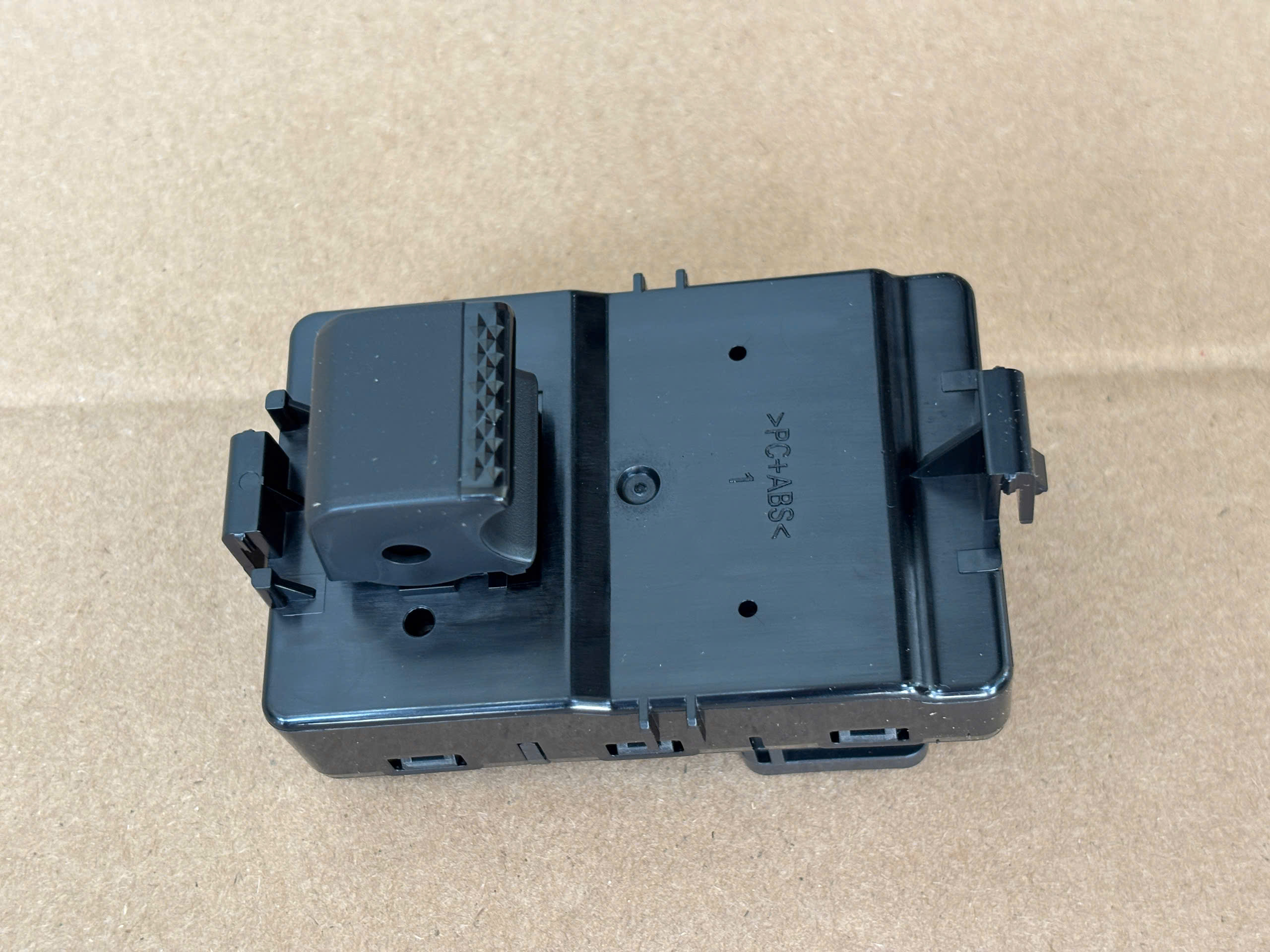 C&ocirc;ng tắc l&ecirc;n xuống k&iacute;nh cửa trước Mitsubishi Destinator DST