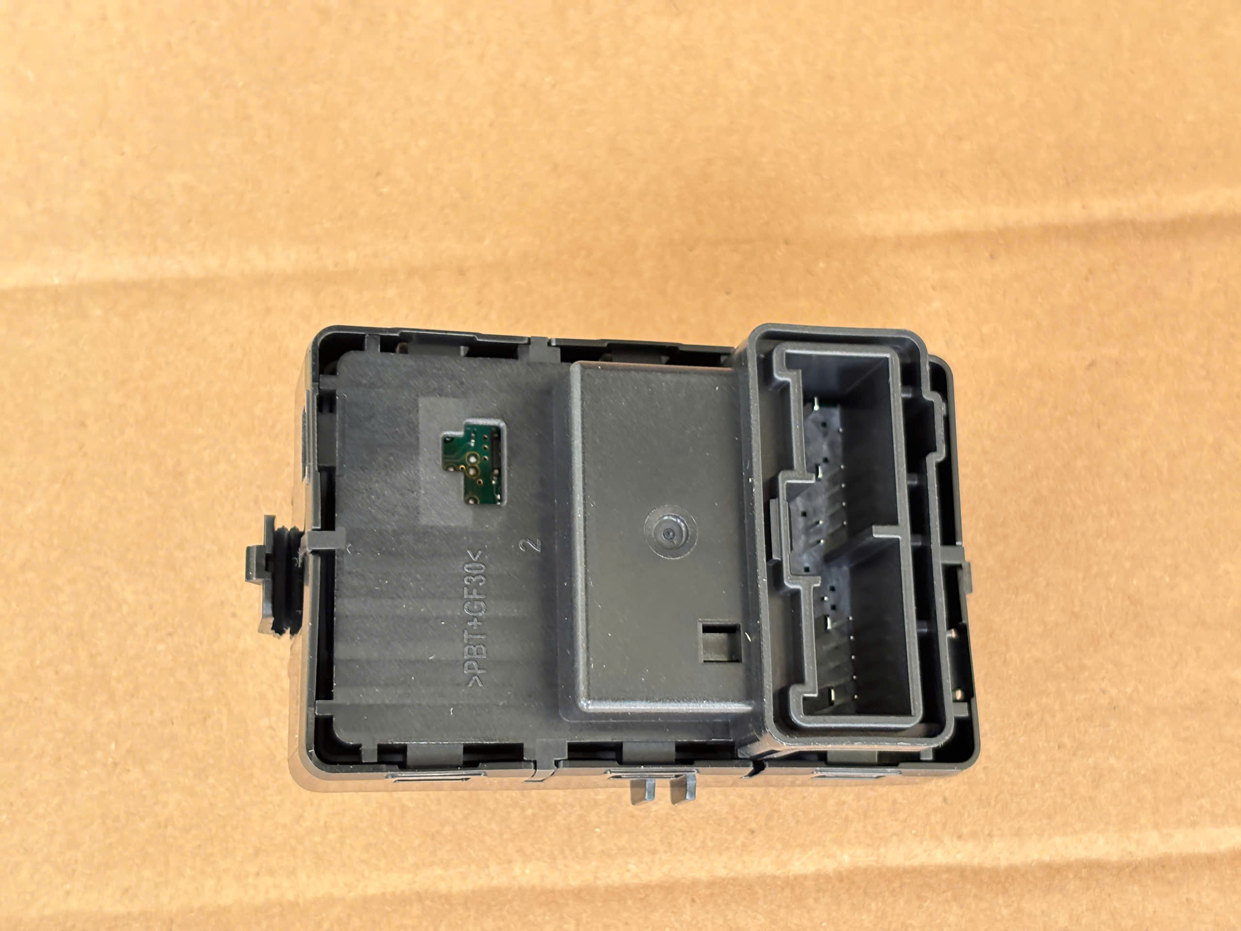 C&ocirc;ng tắc l&ecirc;n xuống k&iacute;nh cửa trước Mitsubishi Destinator DST