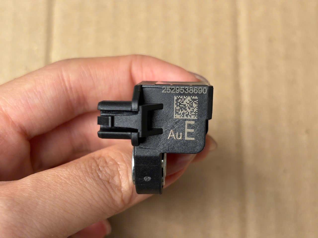 Cảm biến va chạm đầu xe trước Mitsubishi Triton 2024-2027 98581A000P