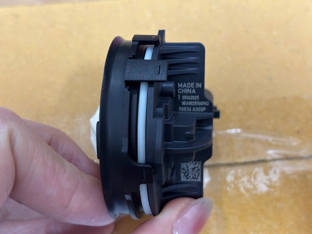 Cảm biến va chạm sườn xe Mitsubishi Triton 2024-2027 98836A000P
