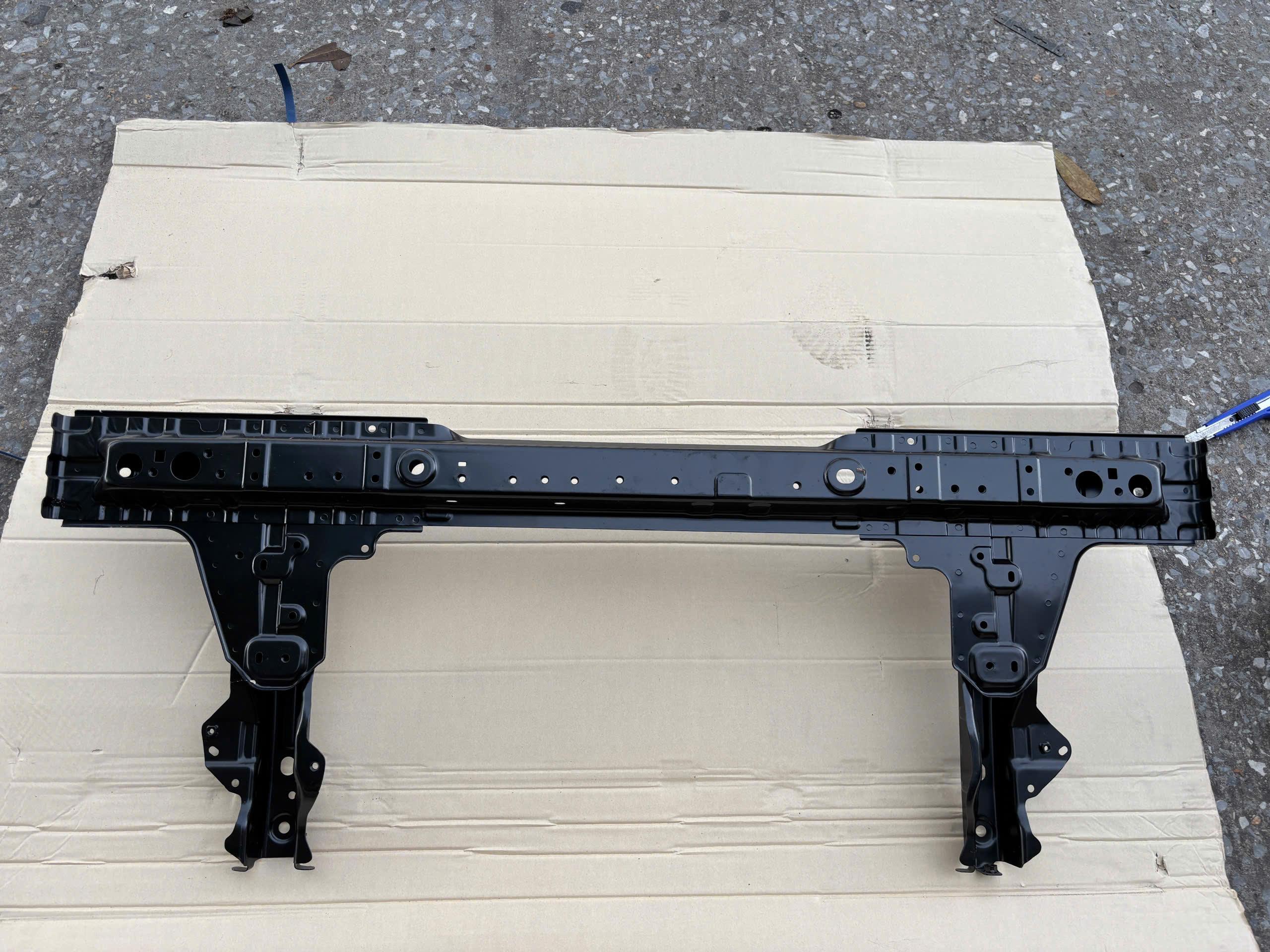 Cụm xương giữa đầu xe Mitsubishi Triton 2024-2027 62500A050P