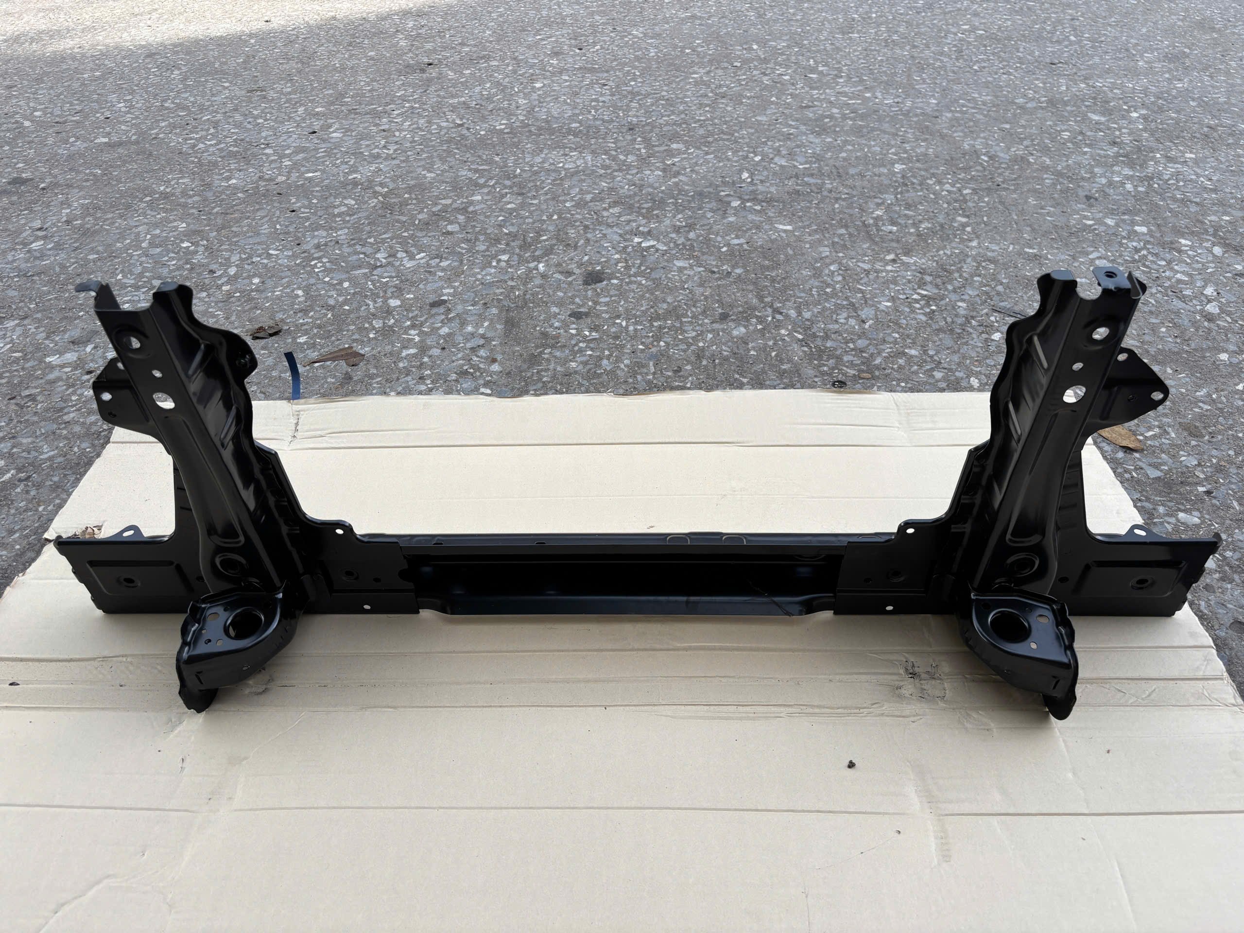 Cụm xương giữa đầu xe Mitsubishi Triton 2024-2027 62500A050P