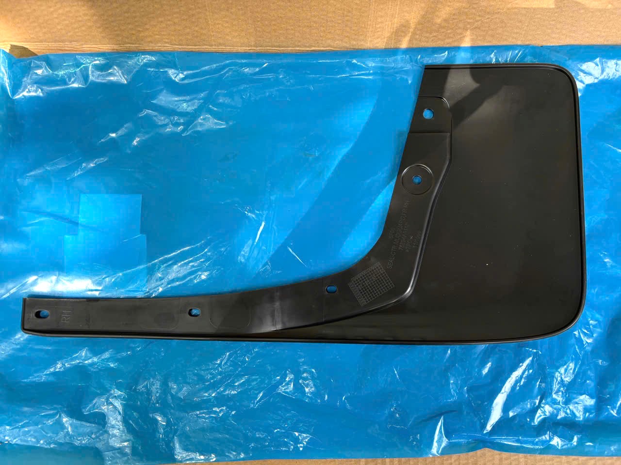 Chắn bùn bánh trước xe Mitsubishi Triton 2024-2027 76894A010P 76895A010P