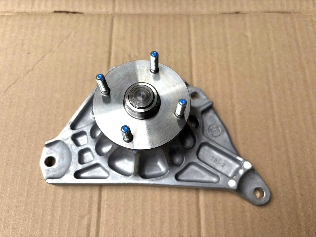 Gi&aacute; bắt ly t&acirc;m quạt Mitsubishi Triton 2024-2025-2026-2027