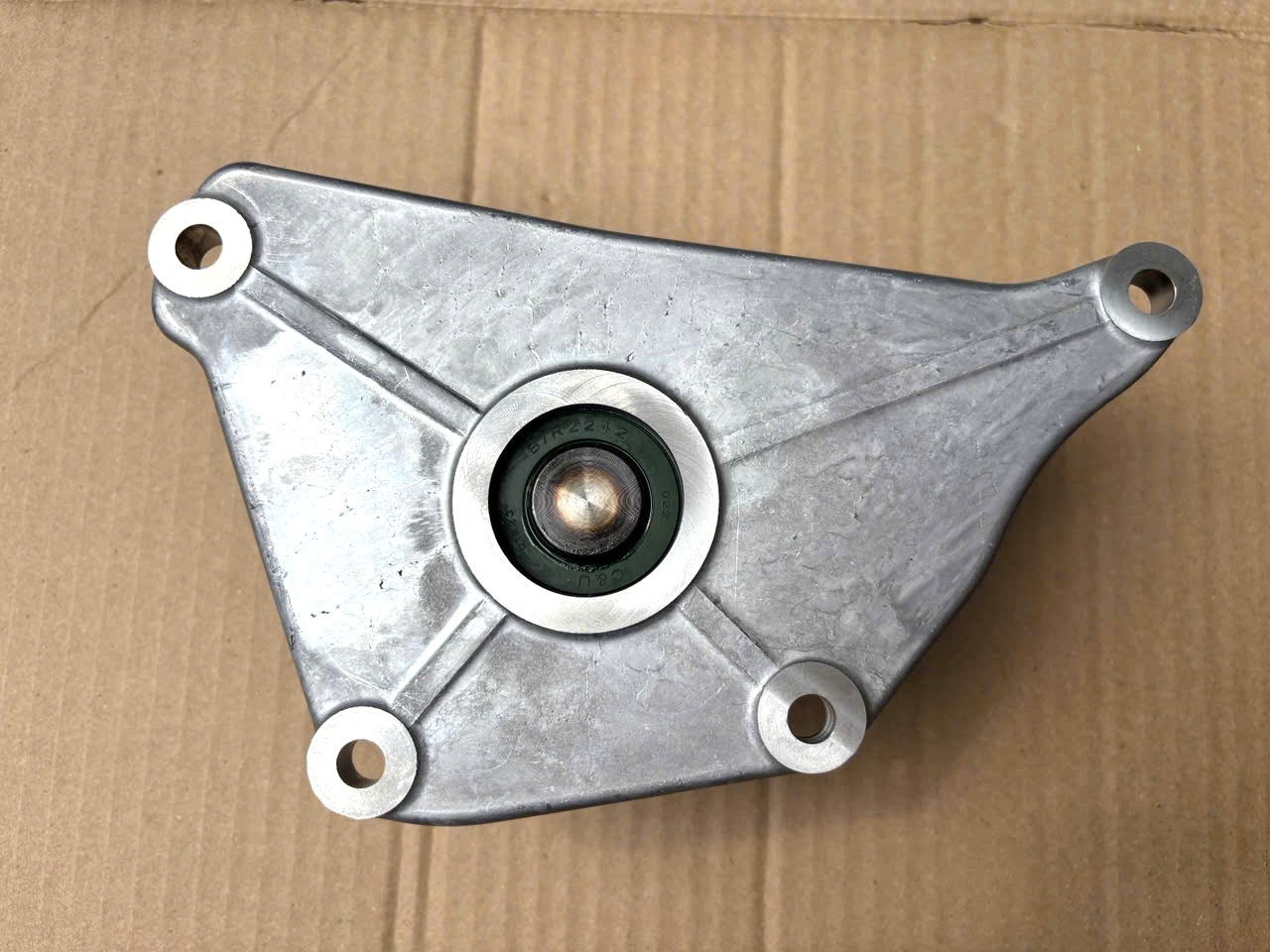 Giá bắt ly tâm quạt Mitsubishi Triton 2024-2027 21112A000P