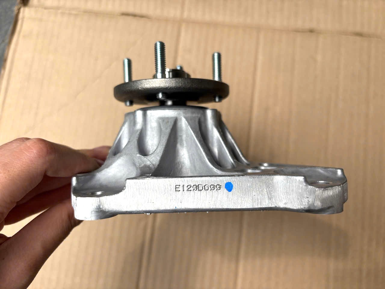 Giá bắt ly tâm quạt Mitsubishi Triton 2024-2027 21112A000P