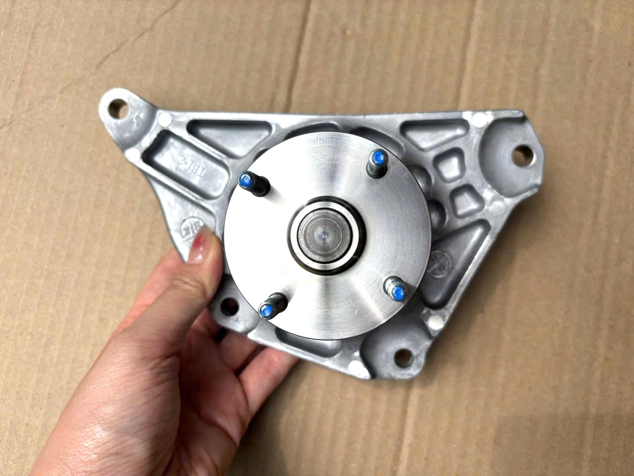 Giá bắt ly tâm quạt Mitsubishi Triton 2024-2027 21112A000P