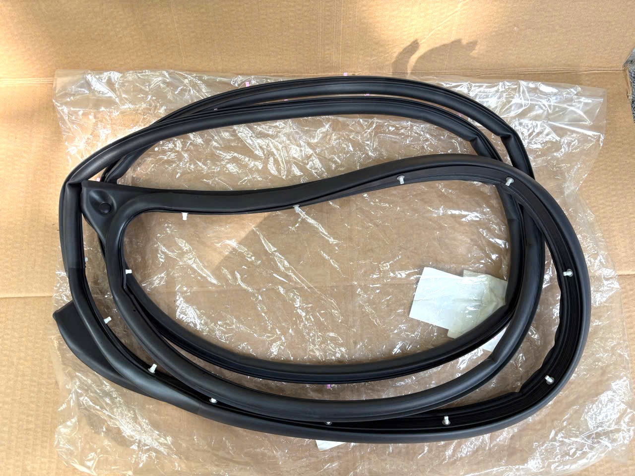 Gioăng êm trên cửa trước Mitsubishi Triton 2024-2027 80830A010P 80831A010P
