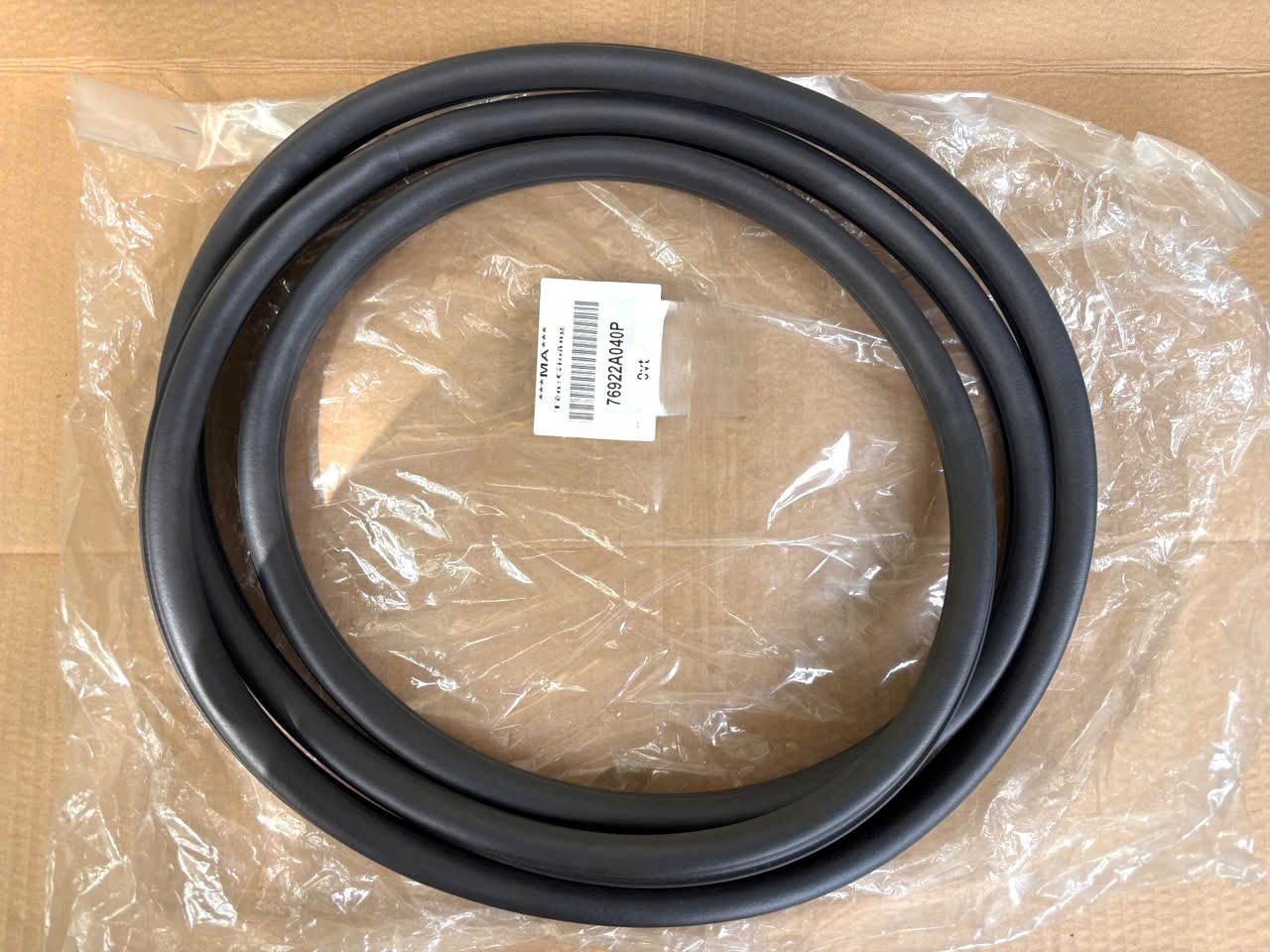 Gioăng khung cửa trước trên thân xe Mitsubishi Triton 2024-2027 76922A040P