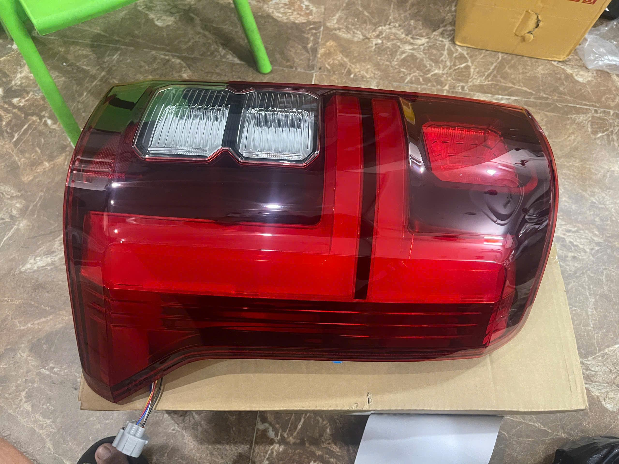 ĐÈN HẬU Xe Mitsubishi Triton 2023-2026  bên Trái Lh bên tài, bên Phải Rh phụ bên Lơ KX-C-083-LH-26555A000P KX-C-083-RH-26550A000P 26555A010P 26550A010P 26555A000P 26550A000P 