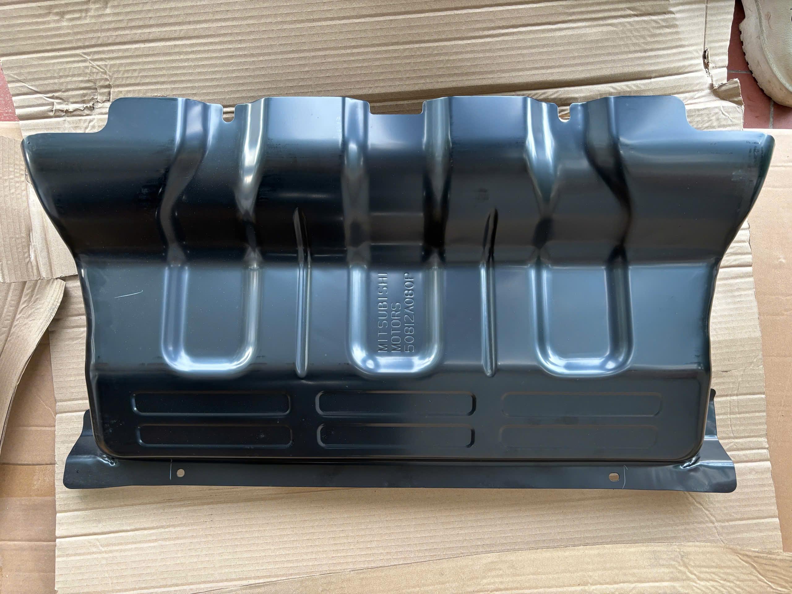 Tấm chắn bùn gầm máy phía trước Mitsubishi Triton 2024-2027 50810A100P