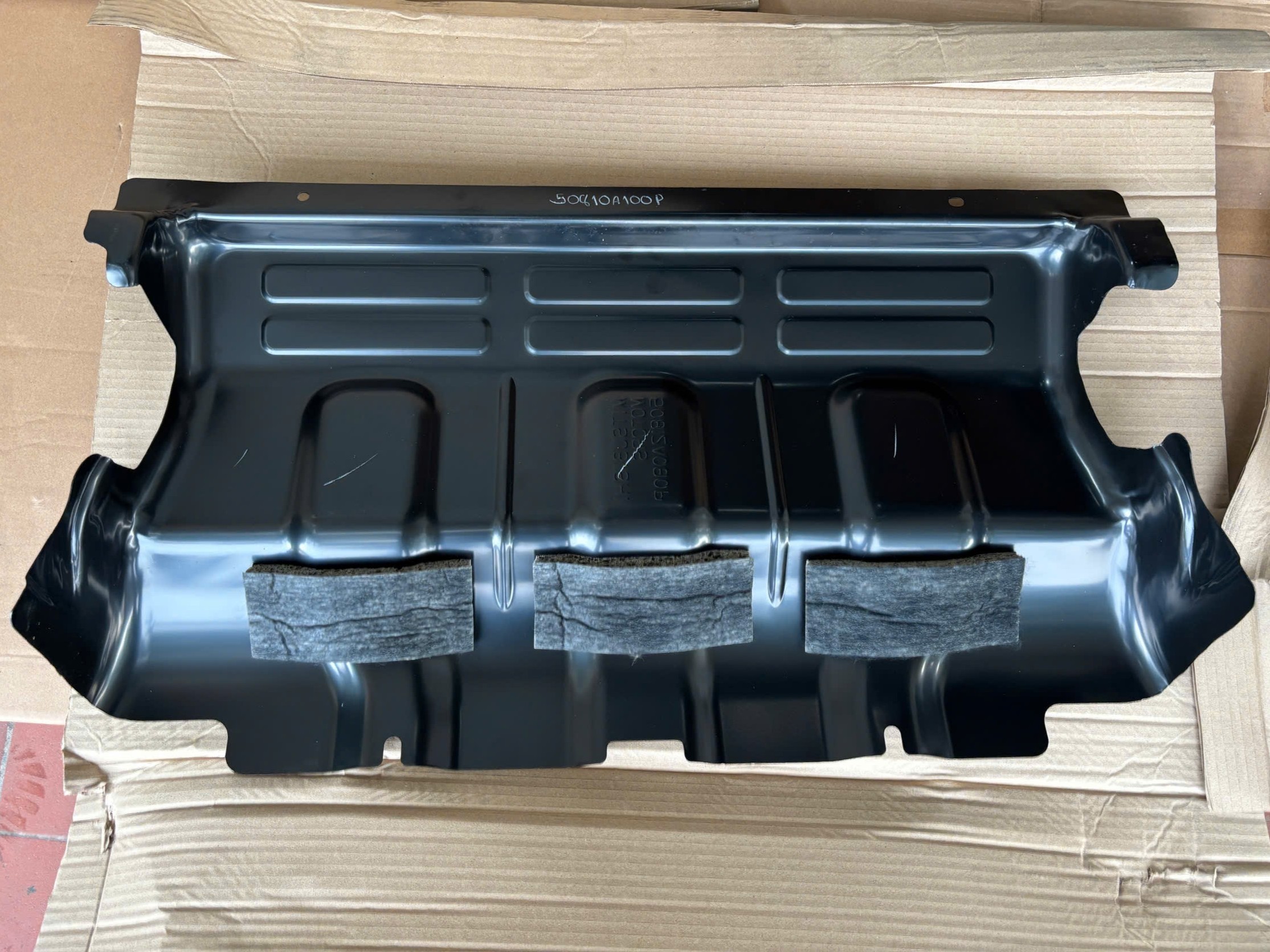Tấm chắn bùn gầm máy phía trước Mitsubishi Triton 2024-2027 50810A100P