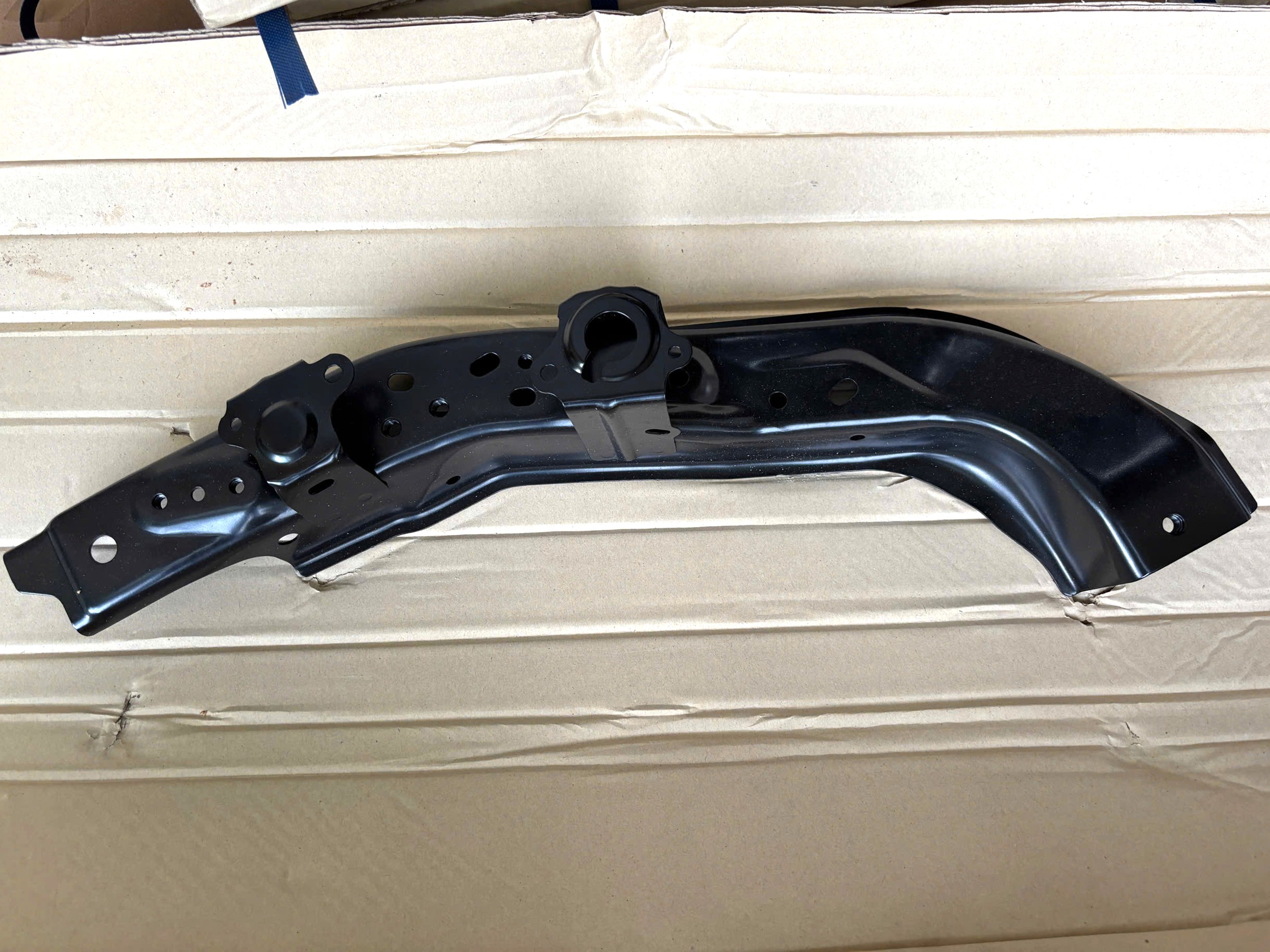 Xương ngang đầu xe Mitsubishi Triton 2024-2027 62511A010P