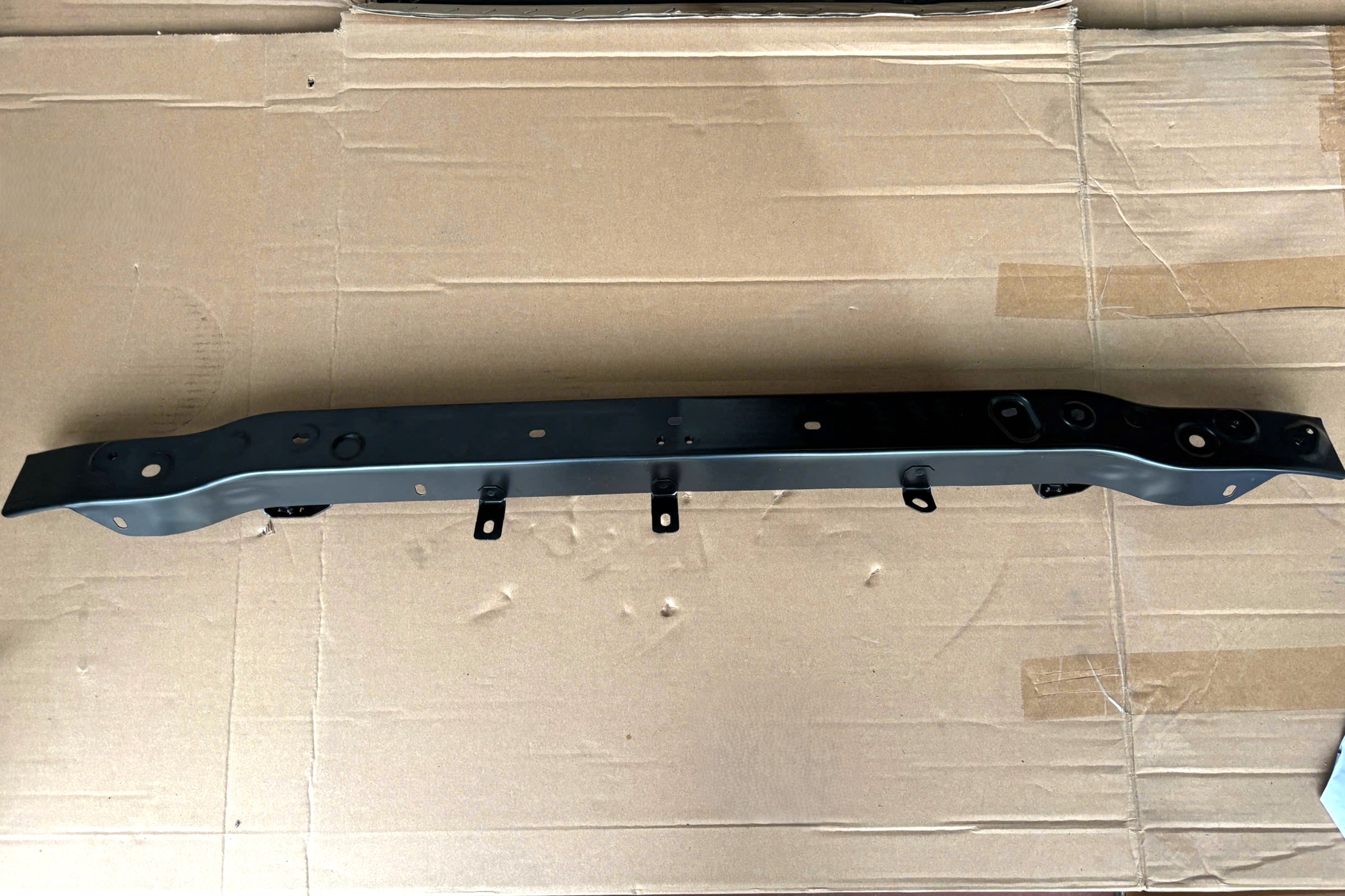 Xương ngang giữa đầu xe đỡ cản trước Mitsubishi Triton 2024-2025-2026-2027