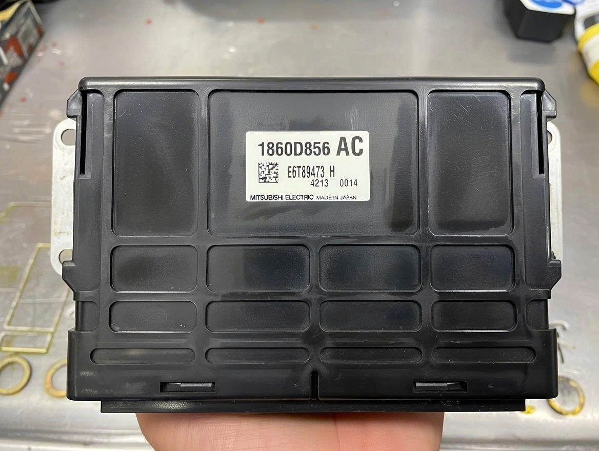 1860D856 hộp ECU điều khiển động cơ,hộp đen  Mitsubishi Xforcer 2024 2025 2026  E6T89473 Η