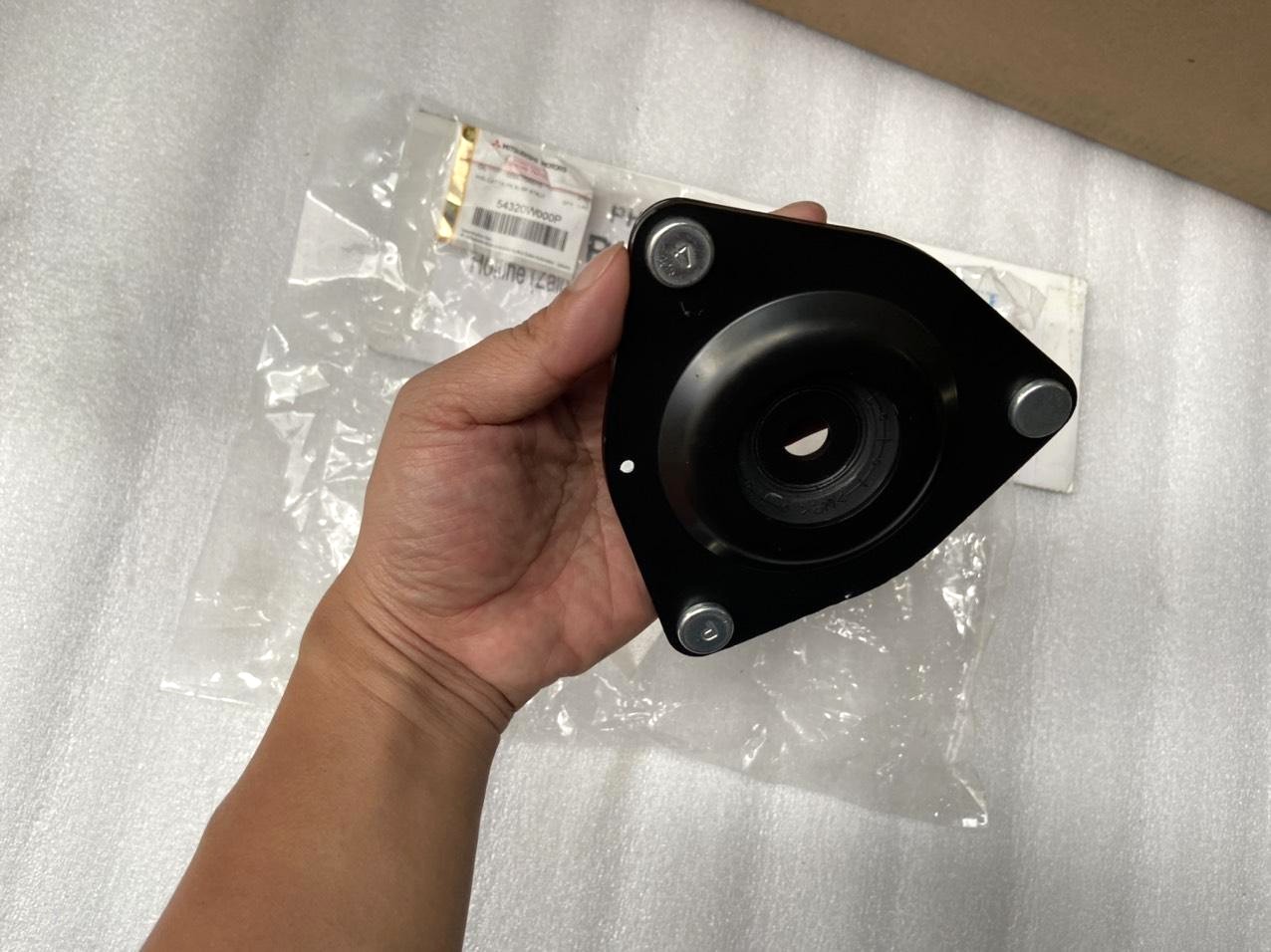 Bát bèo giảm xóc trước xe Mitsubishi Xforce 54320W000P