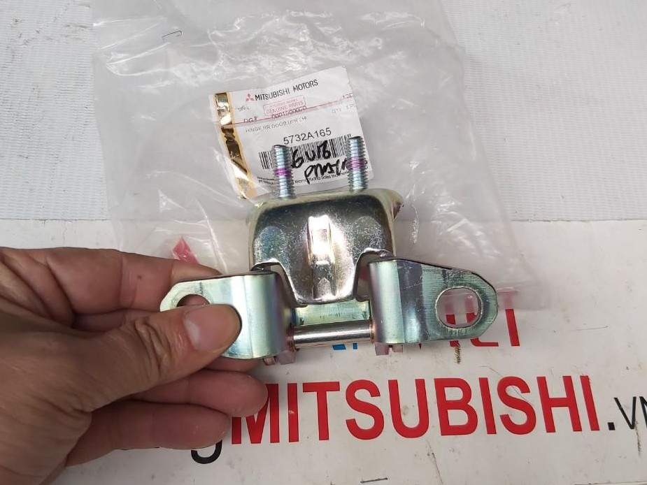 Bản lề cánh cửa sau phía trên Mitsubishi XForce 5732A165 5732A166