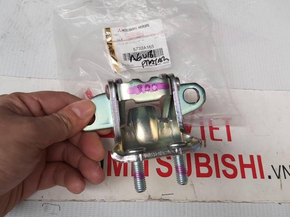 Bản lề cánh cửa sau phía trên Mitsubishi XForce 5732A165 5732A166