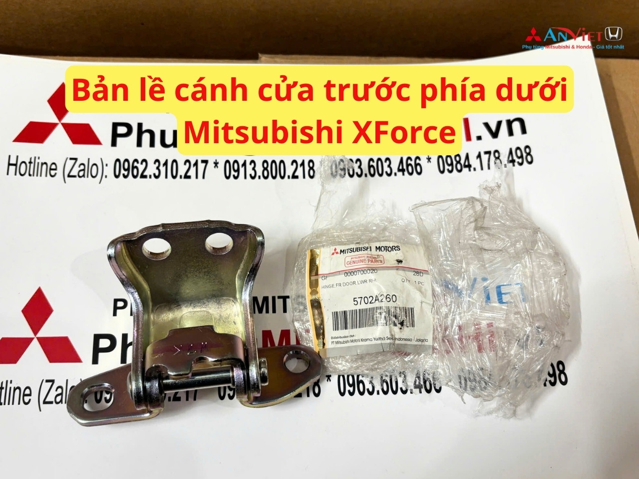 Bản lề cánh cửa trước phía dưới Mitsubishi XForce 5702A259 5702A260