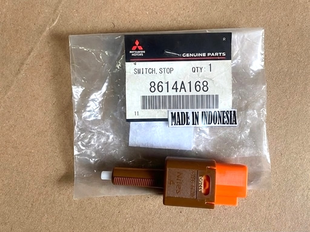 C&ocirc;ng tắc ch&acirc;n phanh xe Mitsubishi Destinator DST