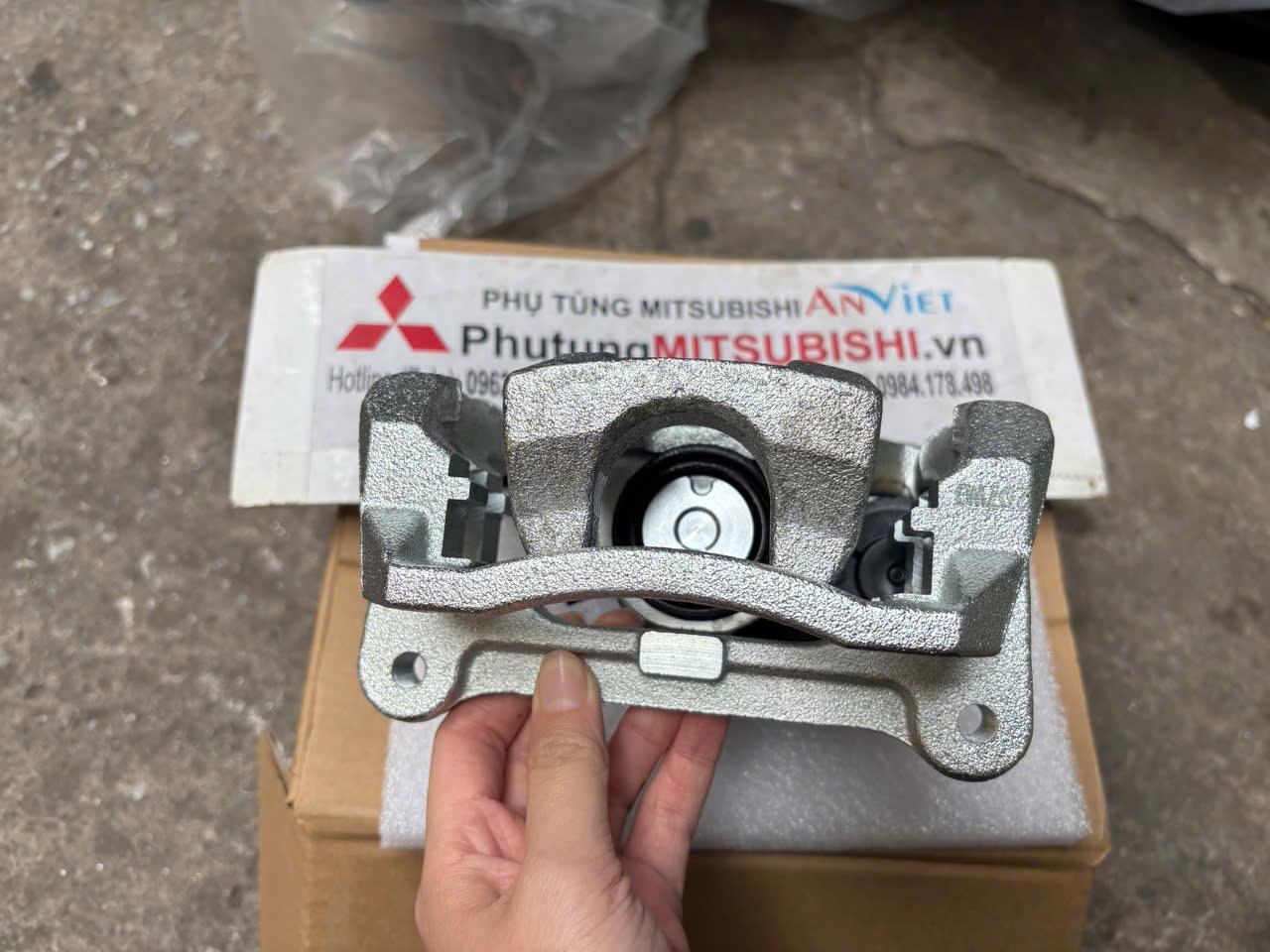 Cụm g&ocirc;ng phanh đĩa sau xe Mitsubishi Destinator DST